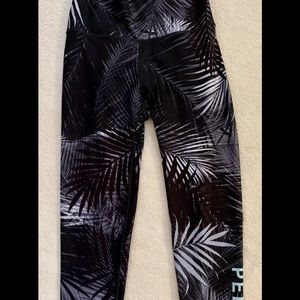 WITH Peloton Black Palm Capris Med